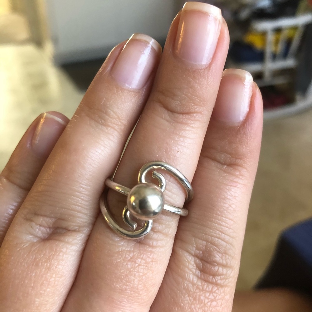 Silver design ring sz 7.5